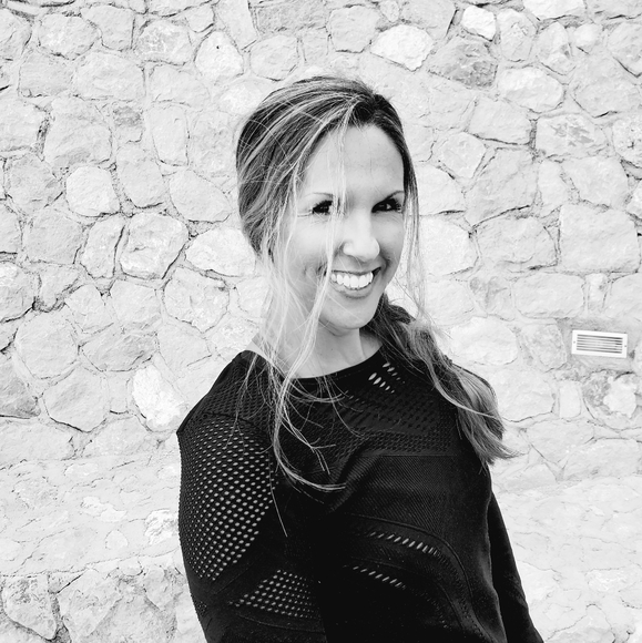 Meet your Posher, Jennifer - Picture 3 of 5